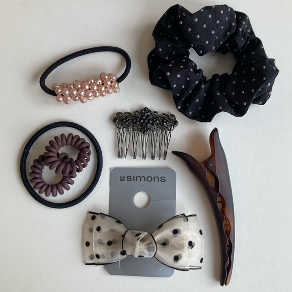 Accessories - 3/30$ Hair Accessories (set of 8)